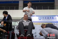 银发族拥抱“智慧养老” 科技助力“老有所享”